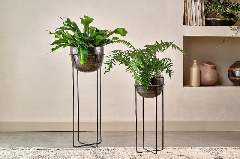 Endo Reclaimed Iron Planter Stand