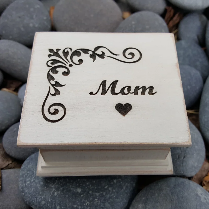 Music box for Mom, engraved music box with your choice of your color and song