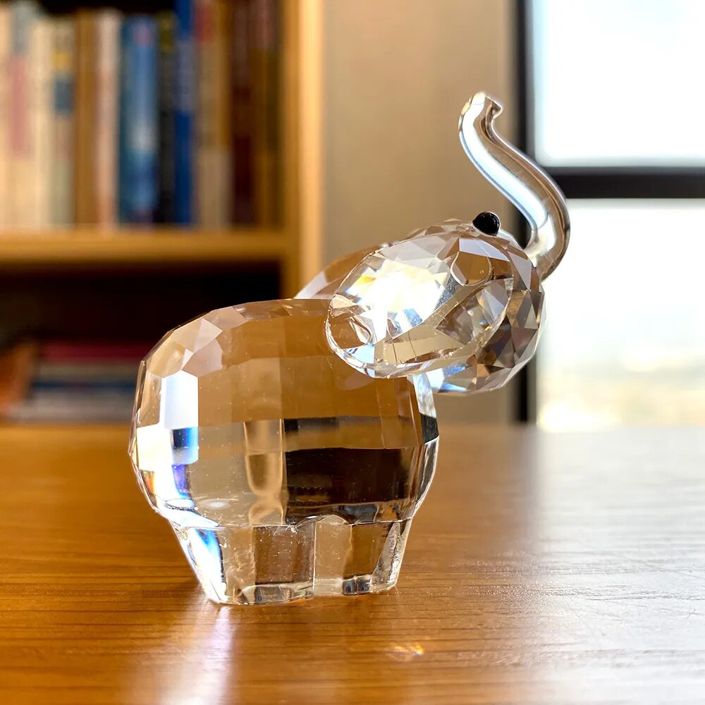 ArtZ® Crystal Elephant Figurine