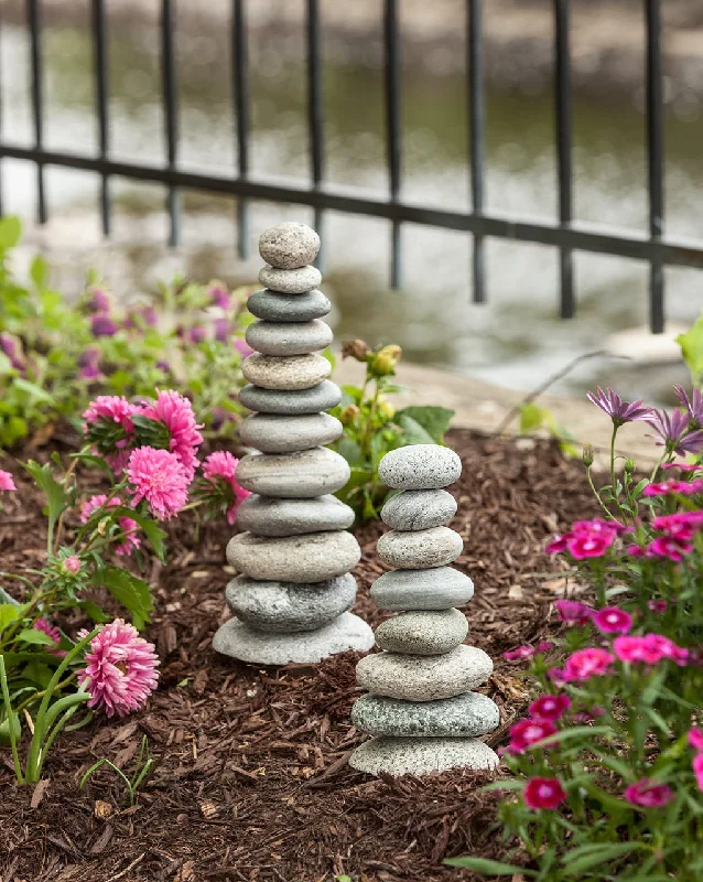 Beach Stone Garden Cairns, USA